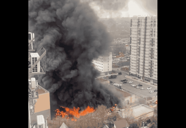 Россиян могут посадить за мемы и анекдоты о взрыве в здании ФСБ
