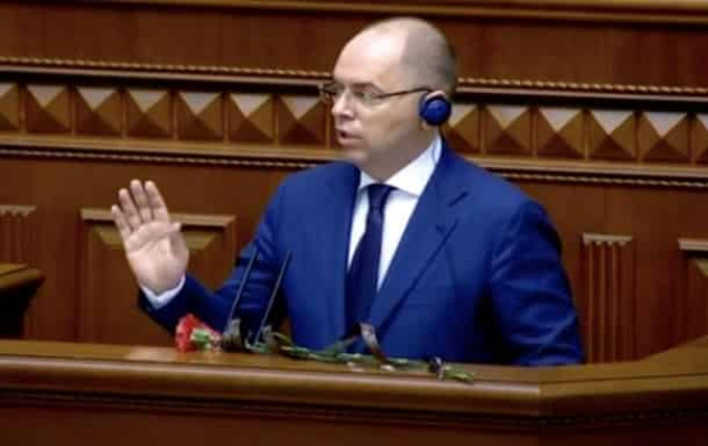 В Раде Степанову вручили похоронные цветы