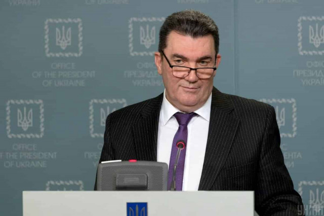 Данилов признался, кто настоял на дальнейшей обороне Бахмута
