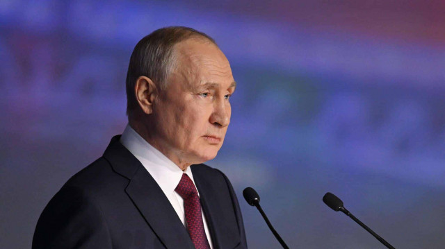Позор на весь мир: Путин накормил гостей международного форума украденной в Украине черешней (фото)