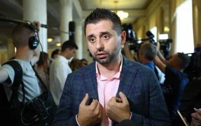 Арахамия заявил, что украинская армия должна стать полностью контрактной