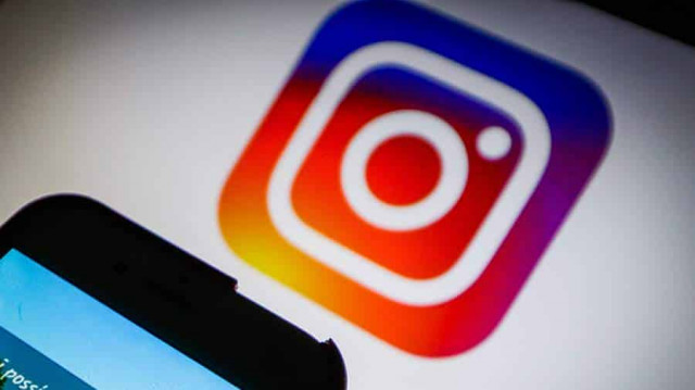 Instagram начал запрашивать видеоселфи 
