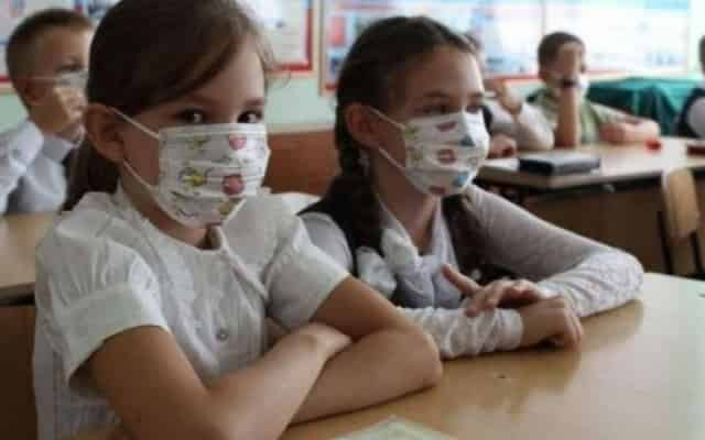 Украинским школьникам могут продлить каникулы