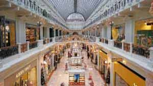 Около 300 зарубежных компаний приостановили работу в Москве
