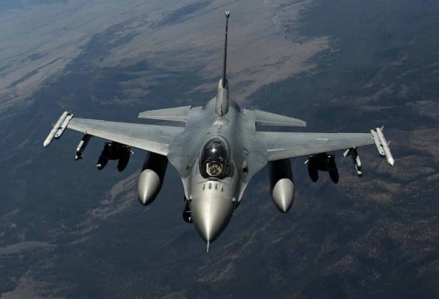 Чи можуть F-16 збивати балістику РФ: Ігнат пояснив, як літаки здатні допомогти ЗСУ
