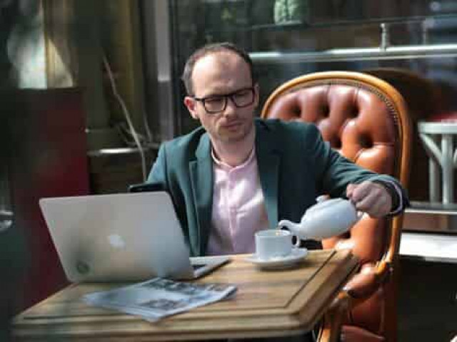 Глава Минюста Украины выставил на продажу коллаж из своих фото 