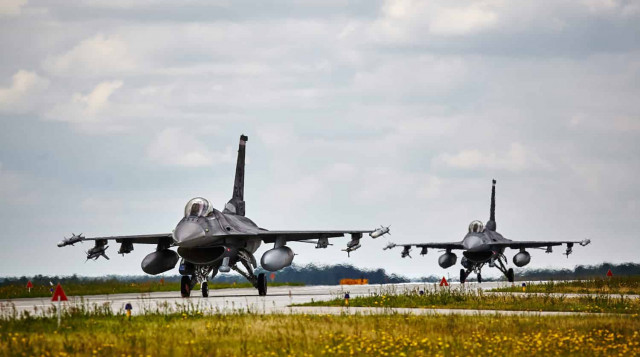 Глава МИД Нидерландов Хукстра заявил о готовности поставить Украине истребители F-16

