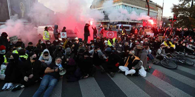 В Варшаве проходит акция протеста против ограничений из-за COVID-19