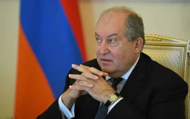 В Армении президент вакцинировался от COVID-19