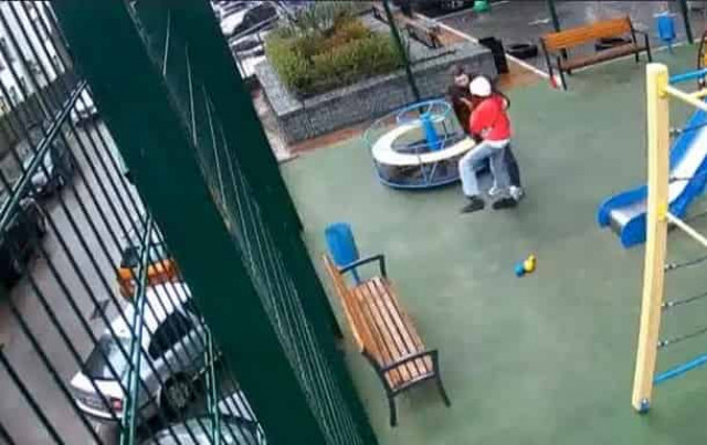 Сотрудник ОП попал в скандал с нападением на девочку