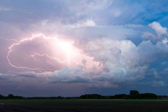 Укргідрометцентр оголосив у восьми областях штормове попередження (список)
