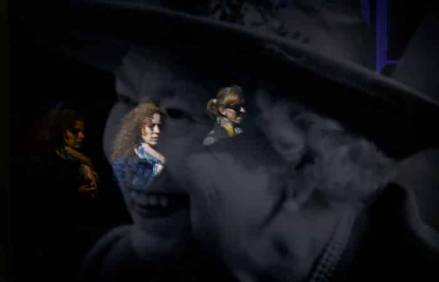 Около 250 тыс. человек приняли участие в общественной церемонии прощания с Елизаветой II
