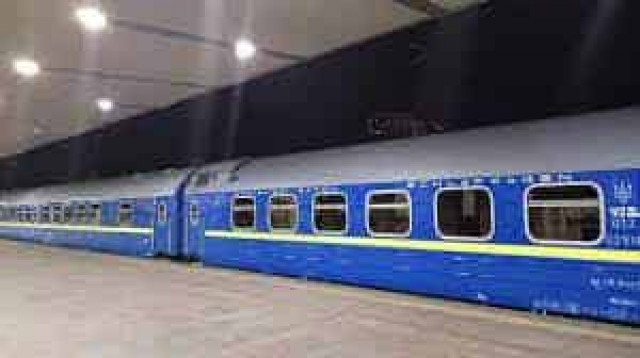 Укрзализныця попала в скандал из-за двойных билетов