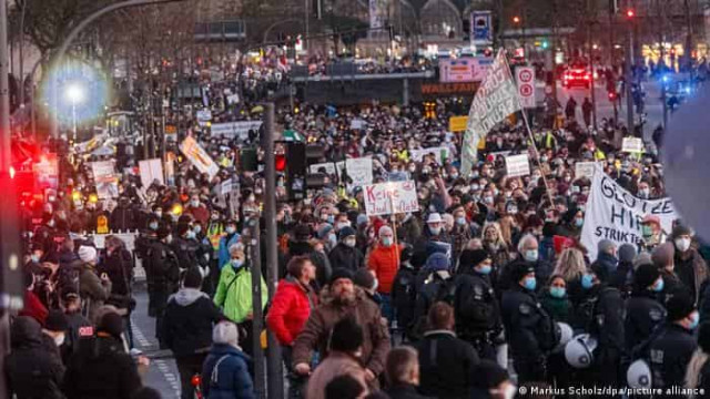 По всей Германии прошли новые протесты против ковидных ограничений
