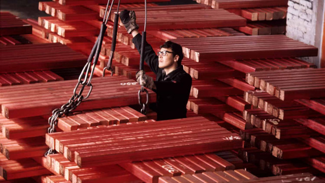 Беспорядки в Перу спровоцировали дефицит меди в мире с начала января
