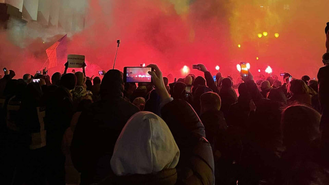 В офисе Зеленского заявили о пожаре из-за фейерверков на акции в субботу