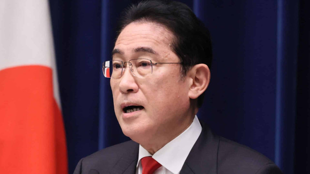 Японский премьер едет с необъявленным визитом в Киев
