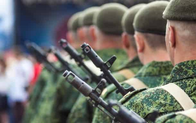 Стягивание войск РФ: в ОРДЛО активно вербуют местных жителей