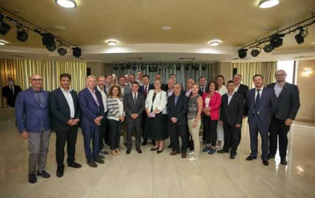 Зеленский привез на Херсонщину  послов