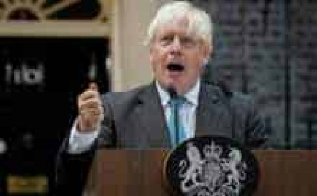 Джонсон возвращается из отпуска на Карибах, чтобы бороться за пост премьера Британии
