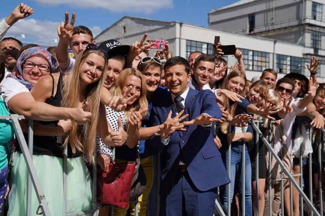 Зеленский призвал молодежь рассказать о любви к Украине