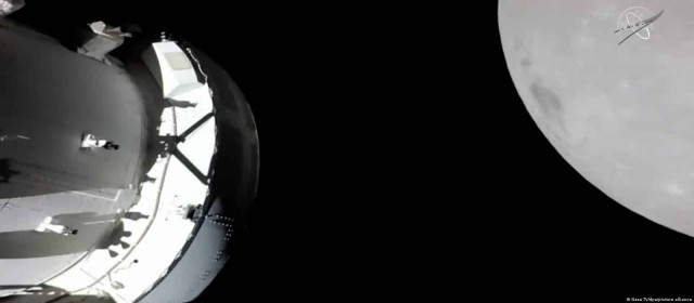 Космический корабль NASA приблизился к Луне
