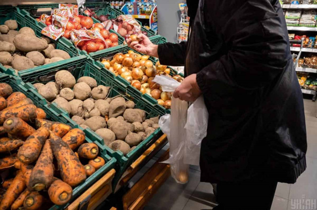 В два раза дороже, чем до войны: в Украине взлетели цены на самый доступный овощ
