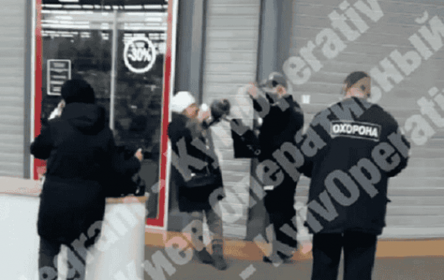 В супермаркете Киева охранник бил женщину в лицо