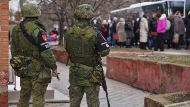 За дверь - нельзя: оккупанты запретили жителям Запорожской области покидать дома
