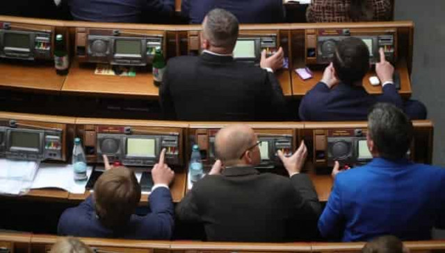 Ukrainian parliament adopts law on oligarchs