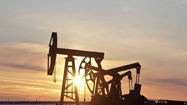 Экспорт сырой нефти из России не сокращается – Вloomberg
