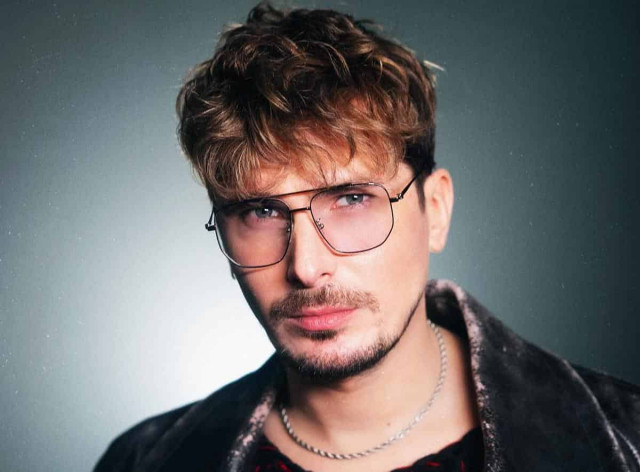 Відомий український співак зробив пропозицію екс-підопічній Потапа
