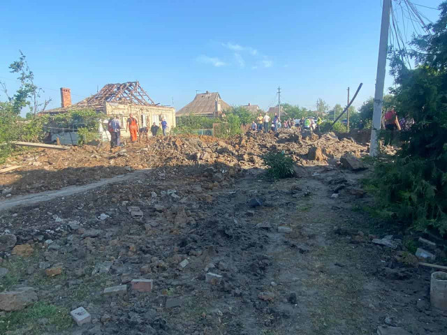 Росія атакувала Україну ракетами: вибухи у багатьох областях, падіння уламків на будинок в Києві
