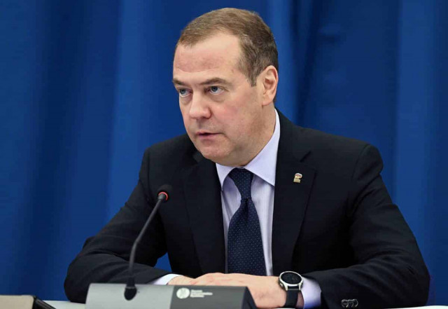 Медведєв розпсихувався через удари по Москві
