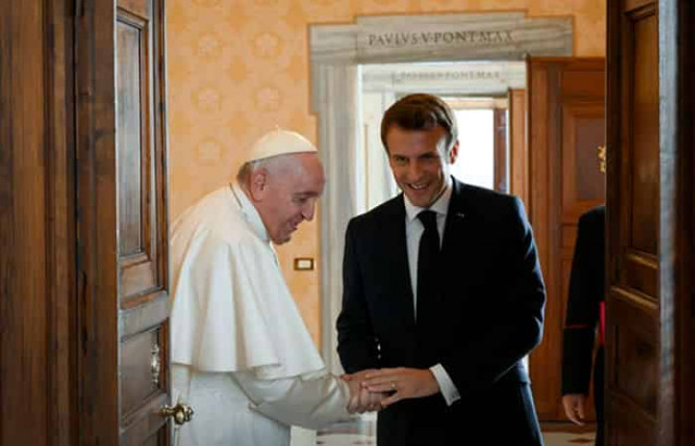 Макрон с супругой прибыли на аудиенцию к папе римскому
