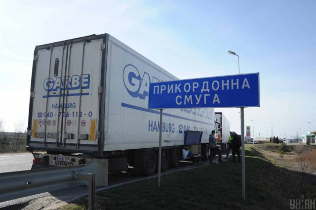 Уряд планує евакуювати українських водіїв із заблокованого кордону
