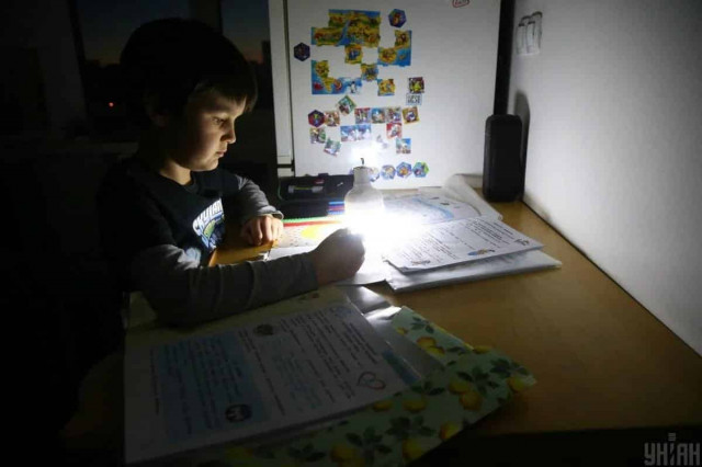 У Міненерго пояснили, за яких умов українцям почнуть відключати світло
