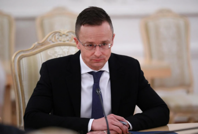 Сіярто висунув свою версію, чому Україну не треба брати в Євросоюз
