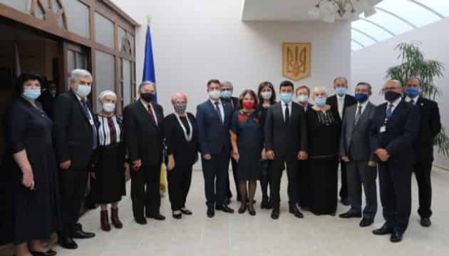 Zelensky presents state awards to representatives of Ukrainian community in Slovakia