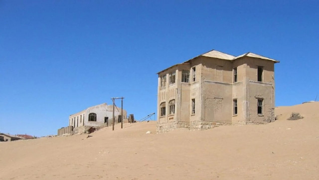 Моторошний затишок: місто-привид у пустелі Намібії надзвичайно приваблює туристів
