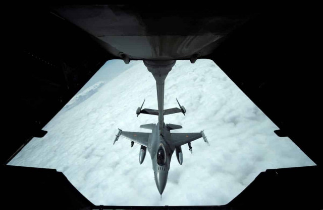 Уряд Данії оголосив про початок навчань українських пілотів на винищувачах F-16
