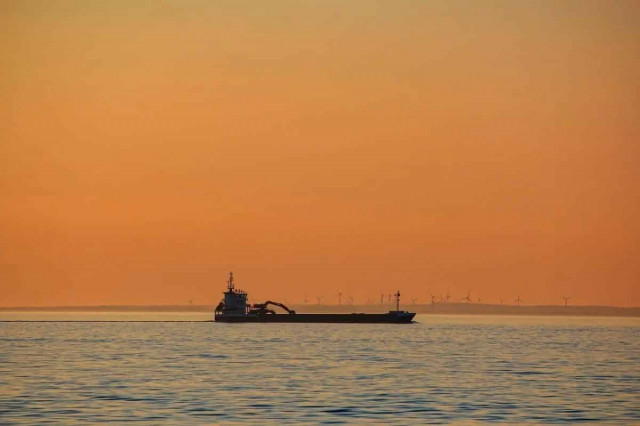 Санкції в дії: 14 танкерів з російською нафтою застрягли дорогою в Індію, – Reuters
