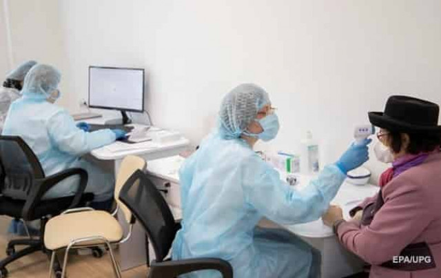 В Украине третий день больше 8000 COVID-больных