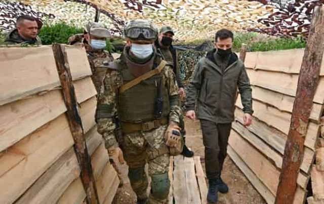 Зеленский посетил позиции военных у Крыма