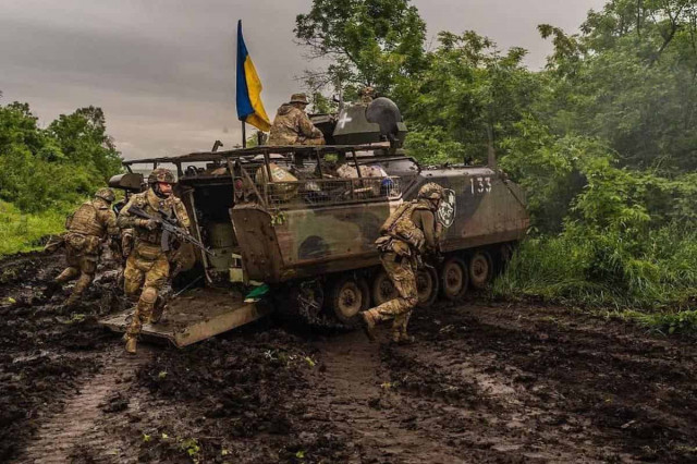 Українські сили пішли в атаку на півдні і кидають у бій свіжі резерви - західні ЗМІ
