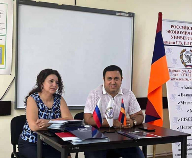 Выпускники бакалавриата Плехановского университета сегодня получили дипломы (фото)