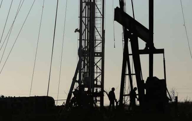 Нефть дешевеет из-за антиковидных протестов в Китае
