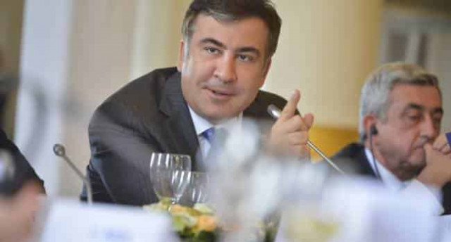 Политолог отреагировал на заявление Саакашвили о маленькой зарплате