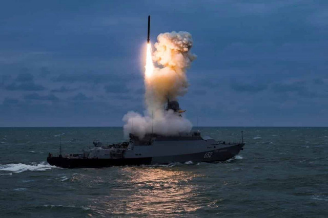 Надзвичайно високий рівень загрози: у Чорному морі підскочила кількість ракетоносіїв РФ
