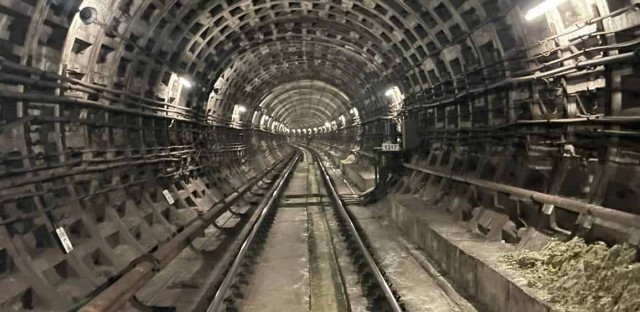 До літа не встигнуть: підрядник назвав новий термін відновлення тунелю метро на Теремки
